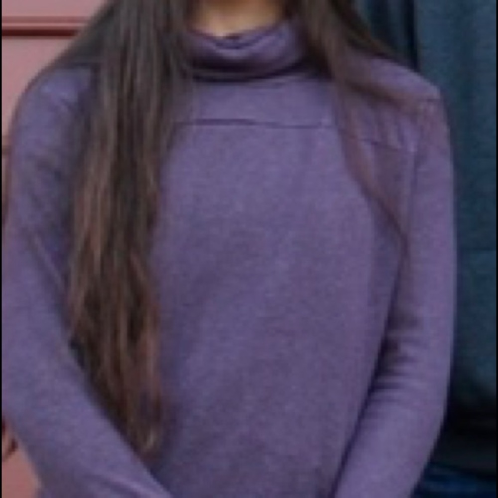 Turtle neck pullover - Picture 2 of 3